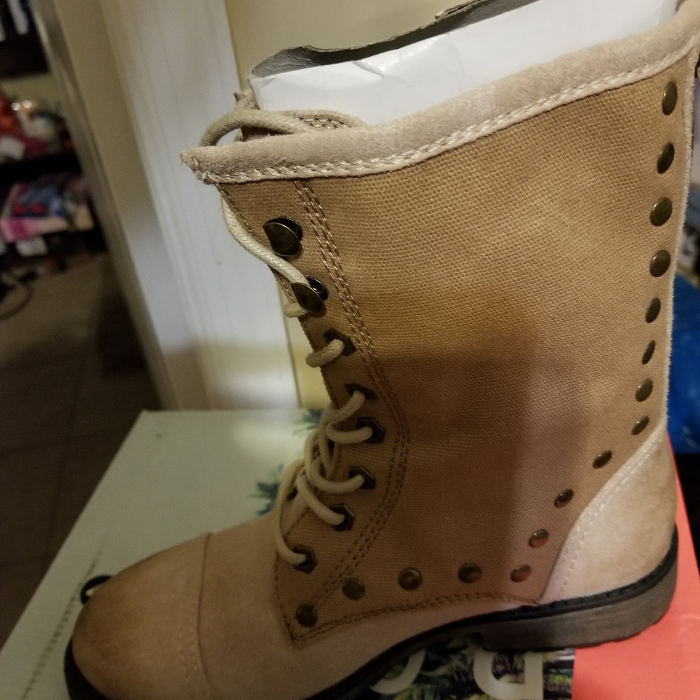 Boot - Picture 3 of 3